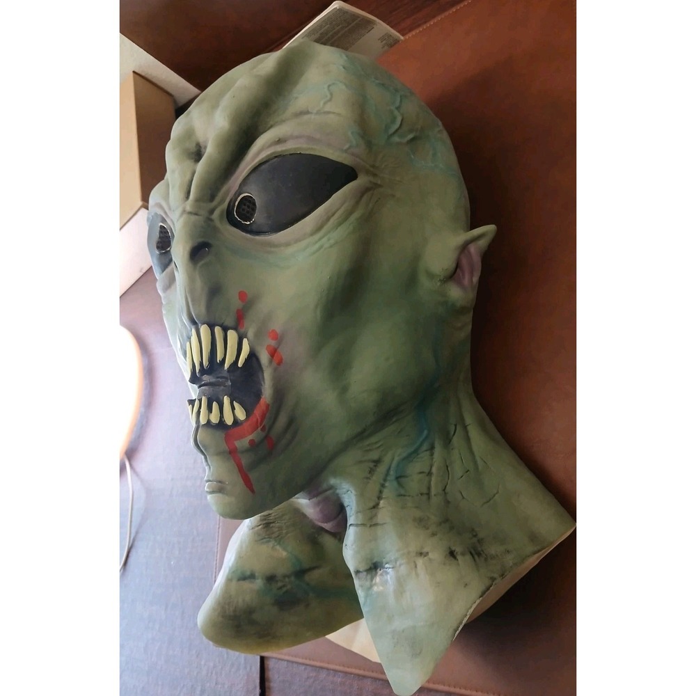NWT Alien Mask with Glowing Teeth & Forehead Costume Horror‎ Halloween 14+ #1181